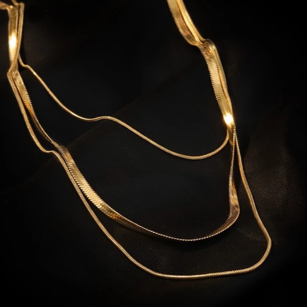 Multilayered snake chain necklace - Picture 3 of 4